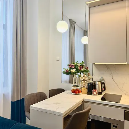 Experience World Class Service At New, Quiet, Premium Design Apartment In City Centre, Self Check-In *