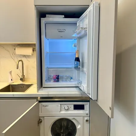 New, Quiet, Premium Design, Free Locked Parking Apartmán